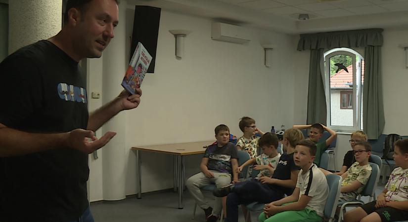Elismert meseíró látogatott a könyvtárba