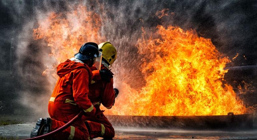Tűz ütött ki egy keszthelyi társasházban, 32 embernek kellett elhagynia az épületet