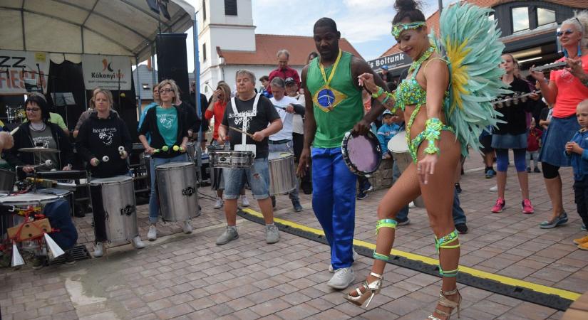 Jazz fiestával avatták: Balatongyörök megújult főtere már ezen a nyáron birtokba vehető