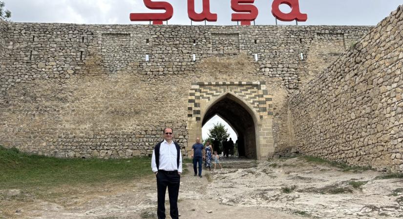 Hoppál Péter a „felszabadított Karabahból” jelentkezik