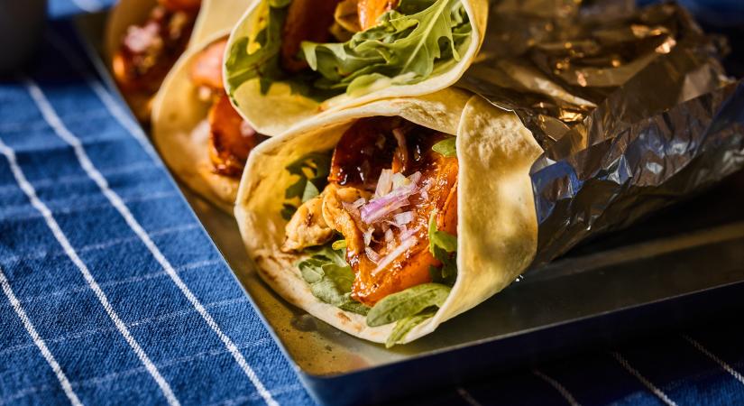 Pácolt barackos, csirkés wrap