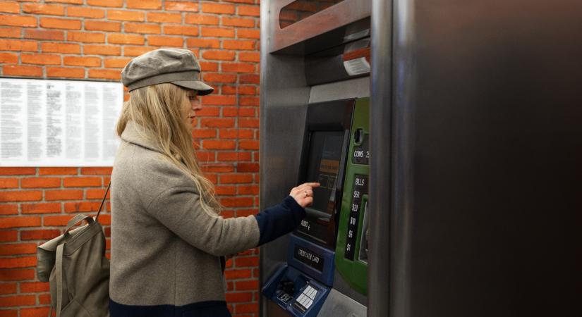 Jönnek a bankautomaták, de duplájába kerülhet a falvakban a pénzfelvétel