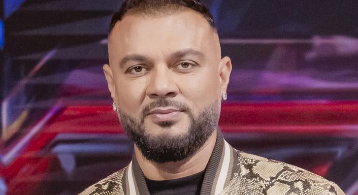 Gáspár Laci széttetováltatta magát, méghozzá a kvantumfizika miatt, amiért titokban régóta rajong