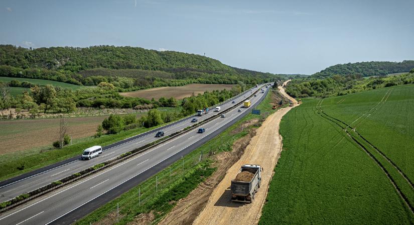 Semmiképpen ne kanyarodjon rá erre az autópályára, orbitális dugóba kerülhet