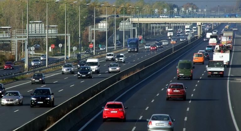 Üzembe helyezték a világ egyik legokosabb autópálya-szakaszát Magyarországon