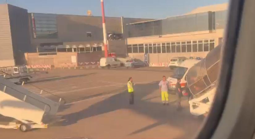 Poklot éltek át a szlovákiai polgárok Szardínián, órákig várakoztak a repülőgépen klíma és víz nélkül
