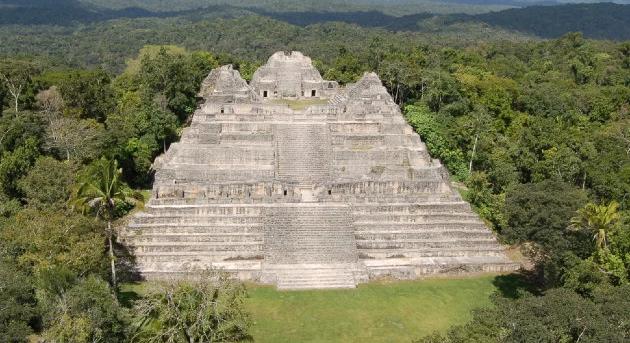 Feltárták Caracol első királyának sírját Belize dzsungelében