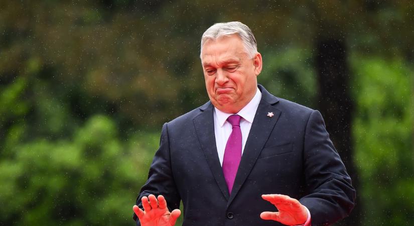 Erre ki számított? Orbán Viktor és felesége egy fapados járaton bukkant fel – fotó