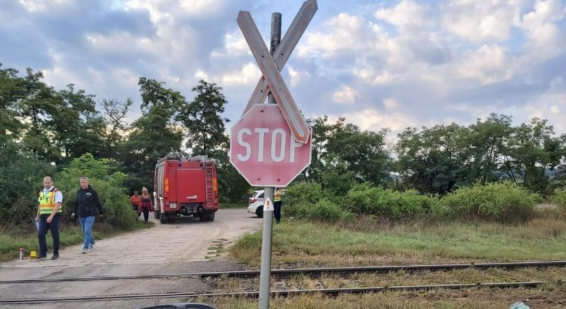 Nincs sorompó, nincs biztonság – Újabb baleset a veszélyes átjáróban