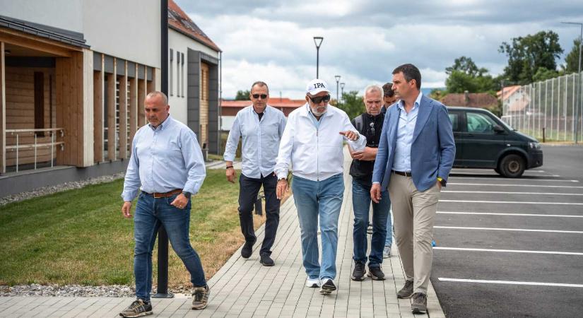 Csíkkarcfalván járt Țiriac – Jégpályák építését tervezi