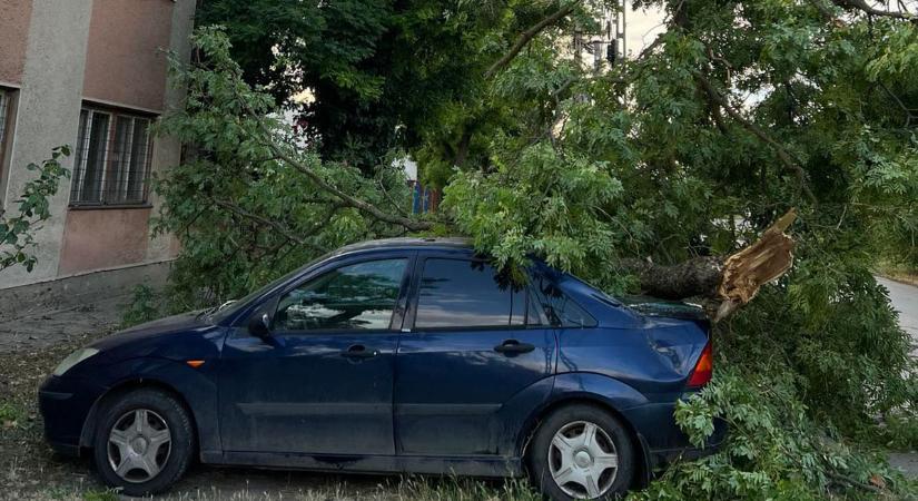 Katasztrófavédelem: mintegy ötszáz helyszínen lehet még szükség beavatkozásra, hét tűzoltó megsérült