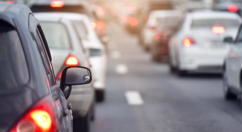 Dugó az M1-esen Bicskénél Budapest felé