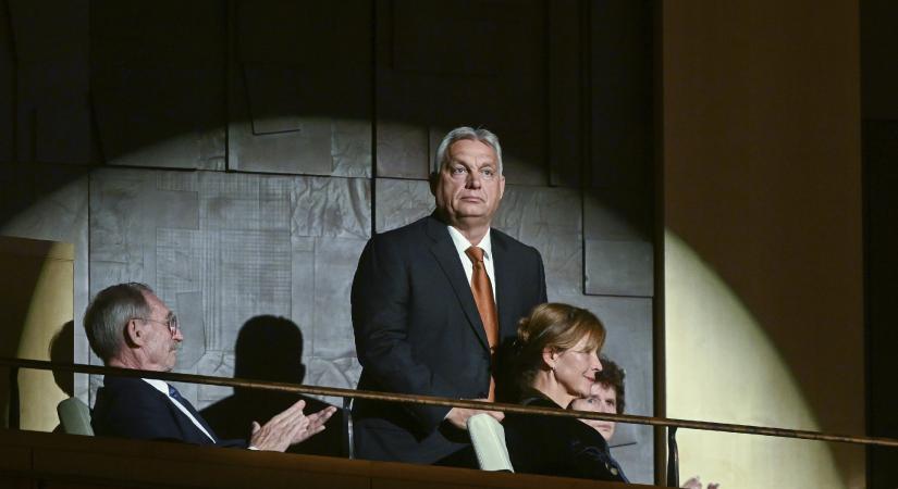 Vége a luxizásnak? Fapadossal utazott Brüsszelbe Orbán Viktor és Lévai Anikó