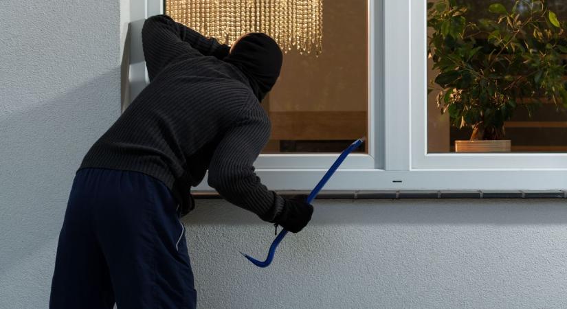 Trükkös betörők jelentek meg a városban, új módszerrel figyelik ki a házakat