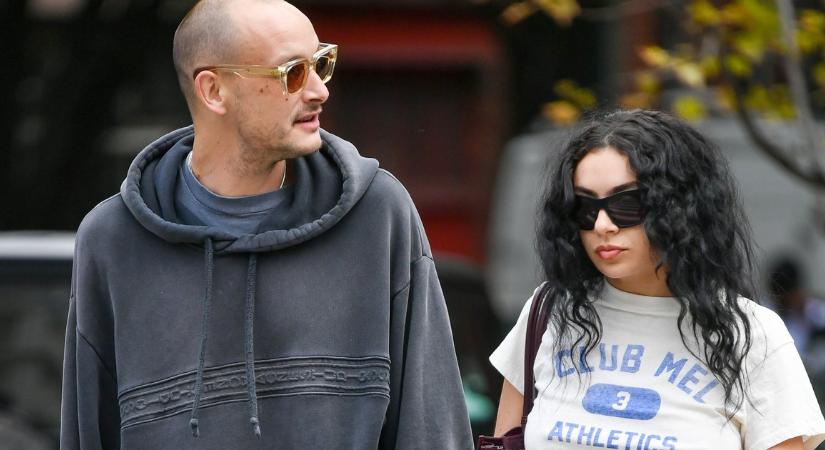 Charli XCX Szicíliában mondja ki a boldogító igent - miután lenyomta koncertjét a Szigeten