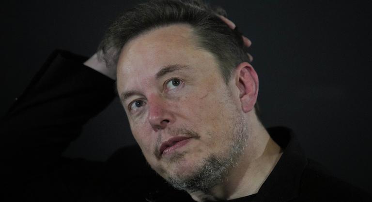 Össztűz alatt Elon Musk káromkodó, antiszemita mesterséges intelligenciája