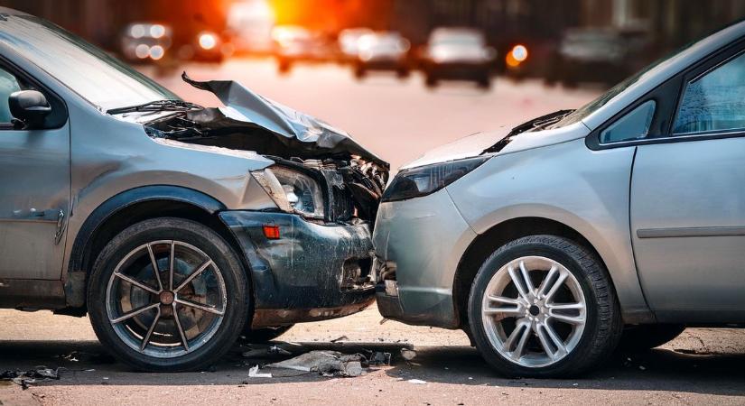 Frontális karambol Zalában, a 61-es főúton