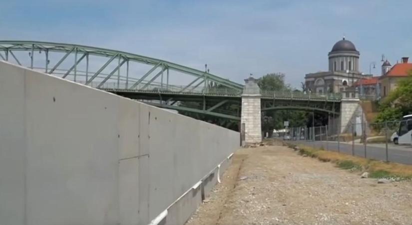 Kiderült, miért húztak fel betonfalat a esztergomi új gát vonalán