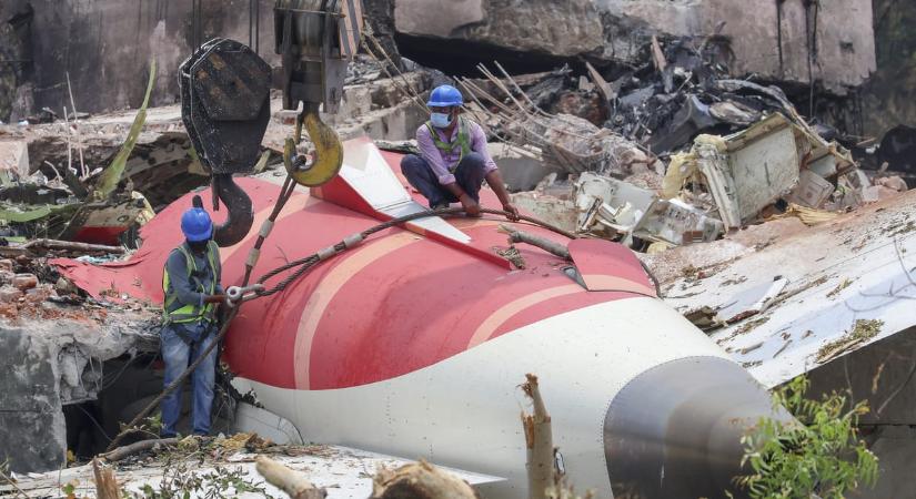 Pilótahibára gyanakodnak a szakértők a lezuhant Air India gépnél
