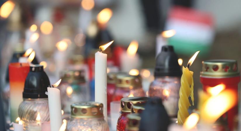 Méltó megemlékezést tartottak az ukrán nagykövetség előtt - Galéria