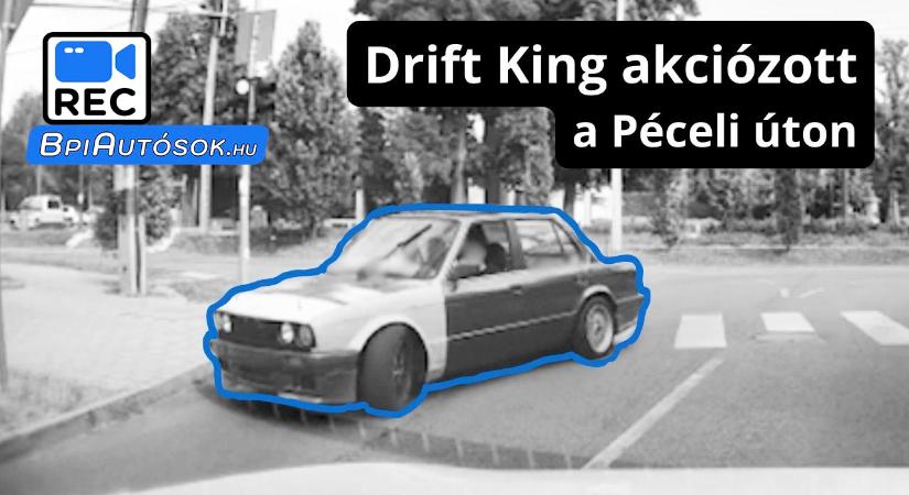 Állsz a lámpánál az új kocsiddal, majd megjelenik Drift King