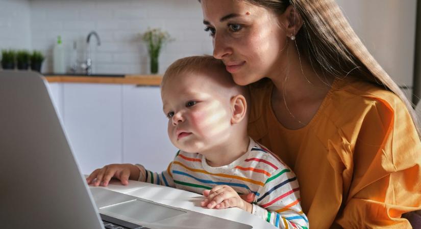 Ez az igazság! Melyik videó árt a legjobban a kisbabák és újszülöttek agyának?
