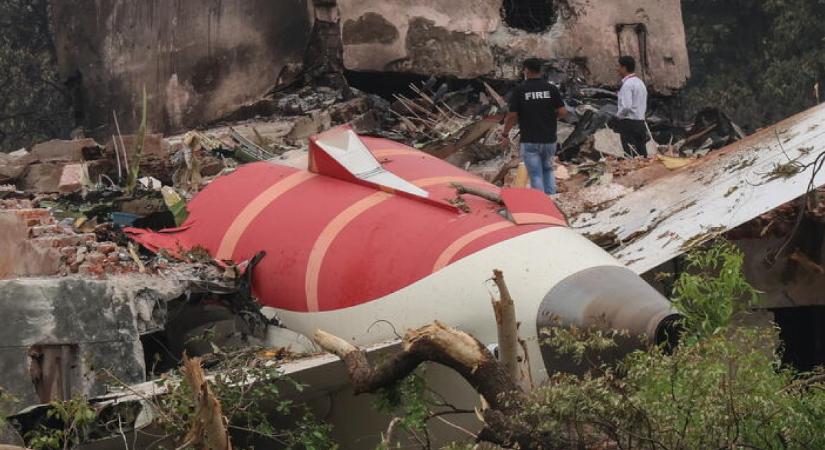 Emberi mulasztás miatt zuhant le az Air India londoni járata