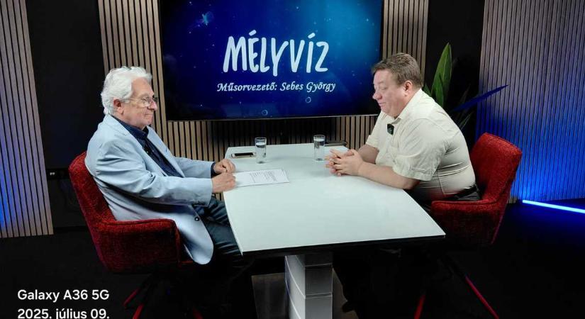 Puzsér Róbert úgy gondolta lezárat egy utcát, mert az ő kávézója előtt ne mászkáljanak az autók