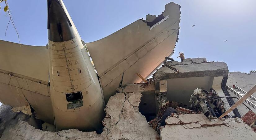 Az Air India-gép egyik pilótája megkérdezte a másiktól, hogy miért zárta el az üzemanyag-adagolót