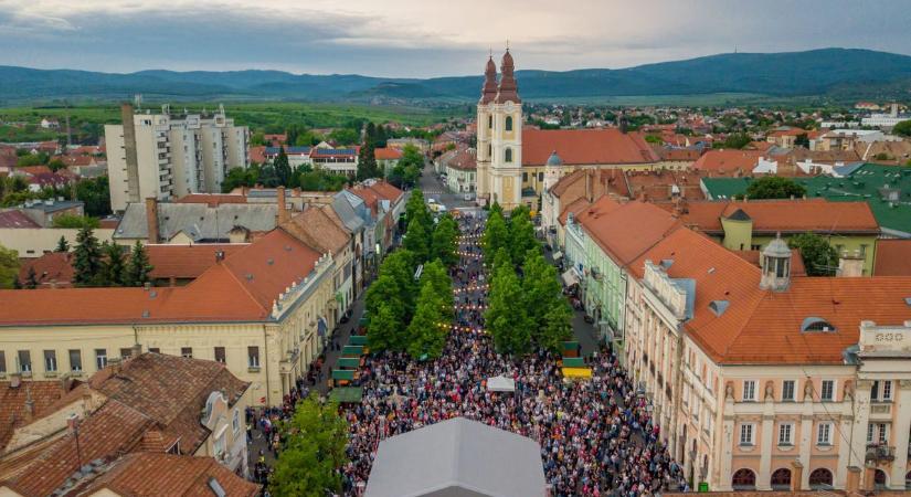 Aki a virágot szereti, tényleg nem lehet rossz ember Gyöngyösön?