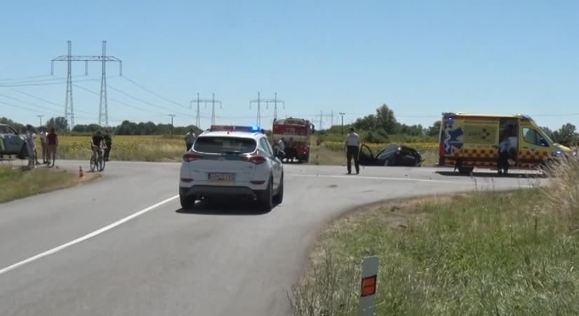 Lekapcsolják a gépekről a nőt, aki gyermekeivel együtt súlyos közúti balesetet szenvedett