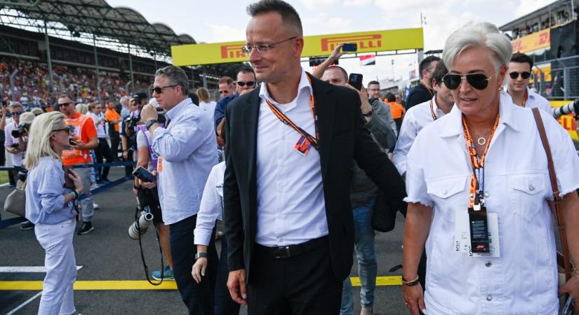 Hadházy elnézést kért, mert nem vett észre valamit Szijjártó feleségén