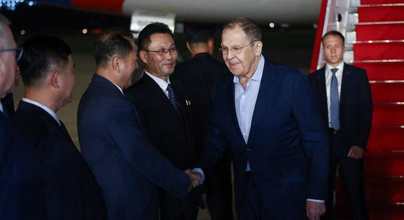 Szergej Lavrov Észak-Koreába ment, hogy „stratégiai tárgyalásokat” folytasson a Kim-rezsimmel