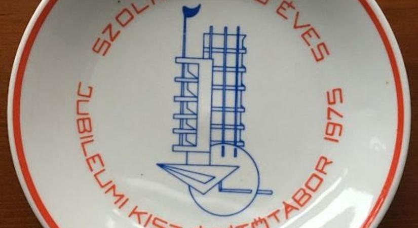 Kincseket keresnek Szolnokon – bárkinél rejtőzhet egy-egy emléktárggyá nemesült darab