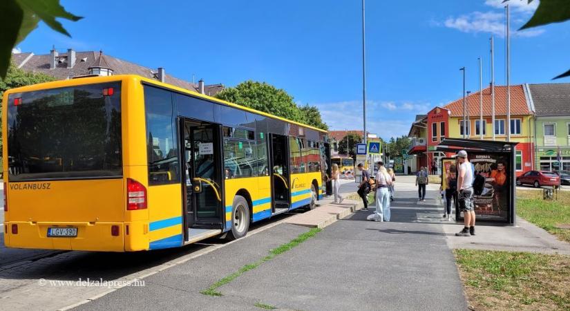 Megújul a Vásárcsarnok előtti buszváró