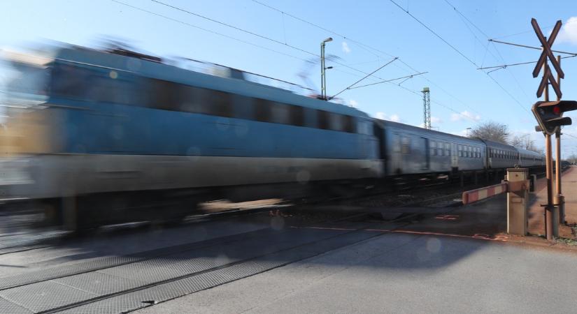 Fontos dologra hívja fel a figyelmet a MÁV – Ez életet menthet a vasúti átjáróknál