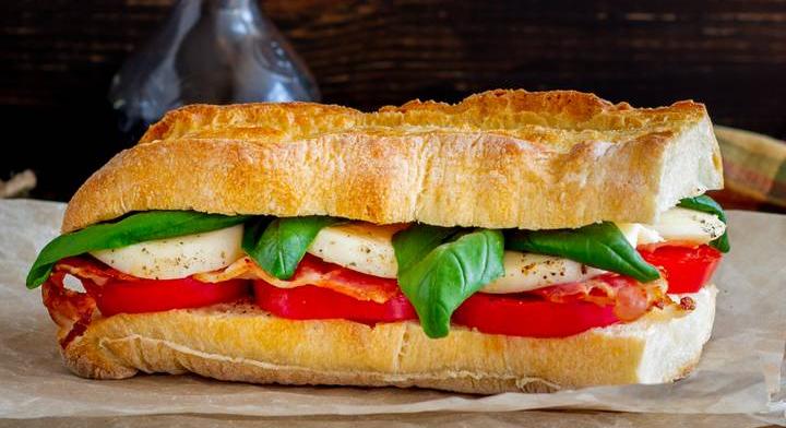 Isteni, illatos caprese szendvics: a tökéletes piknik része