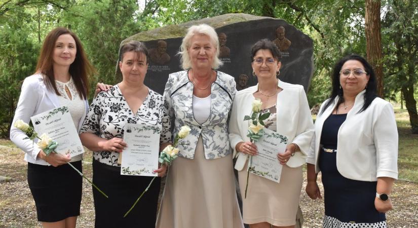 A karcagi kórház dolgozóit díjazták a különleges ünnepség alkalmával, mutatjuk a neveket! – galériával