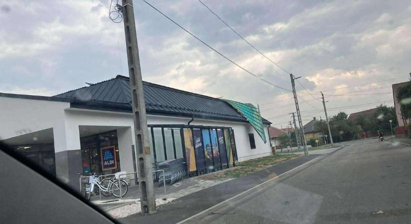 A viharban megsérült a berettyóújfalui Aldi teteje - reagált az áruház!