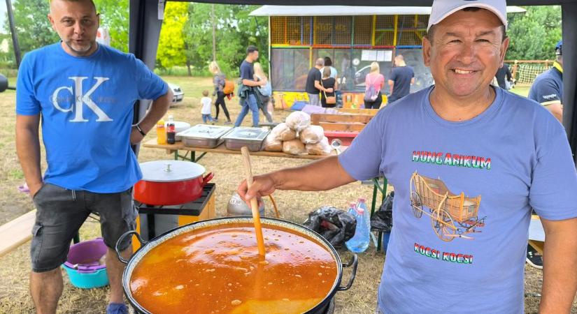 Fakanállal nyitották meg a jubileumi kocsitolót