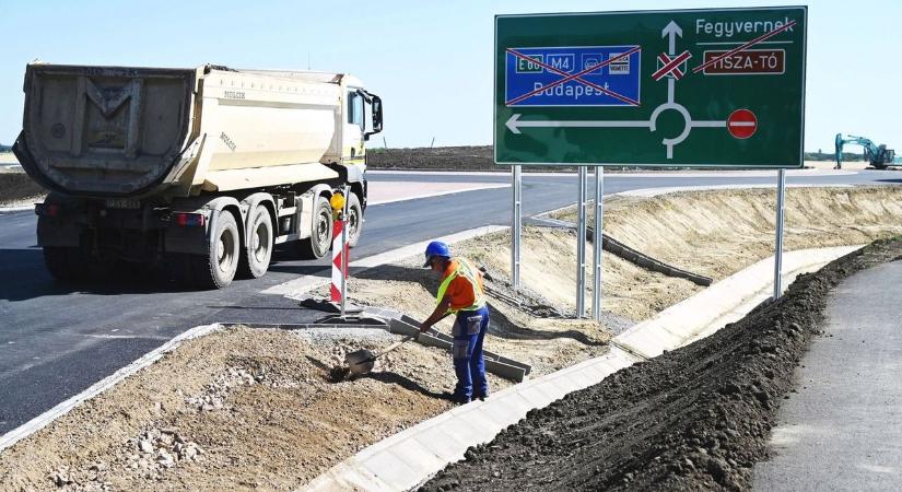 Magyarország legújabb autópályája: mérföldkőhöz ért az építés – már látszik, mikor adják át