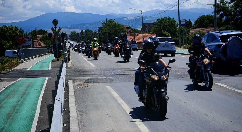 Ezernél is több motorkerékpár Kézdivásárhelyen – Zajlik a Frogstock találkozó