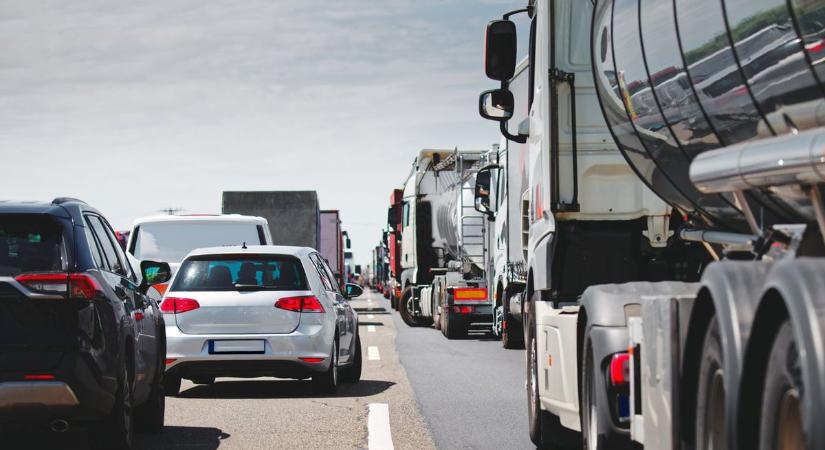 Akadálypálya vagy sztráda? Több helyen torlódik a forgalom az M3-ason