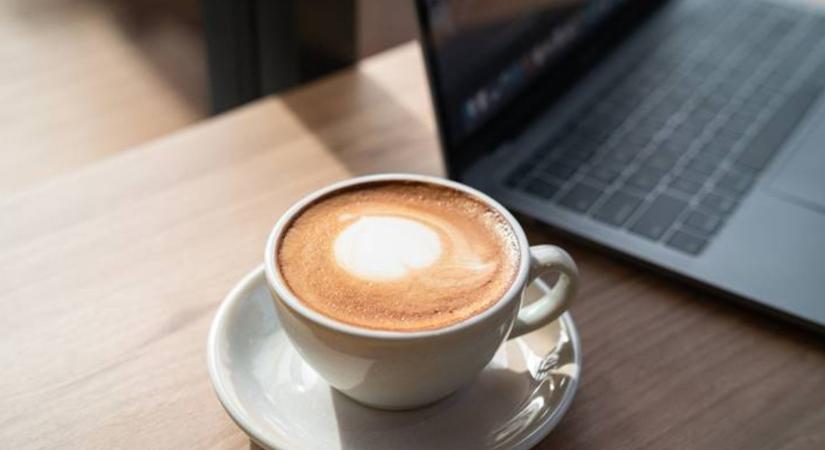 A kávéban lévő koffein tényleg lassíthatja az öregedést?