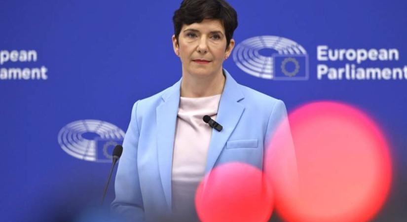 Megszületett Dobrev Klára első unokája: Róziről cuki babafotókat posztolt