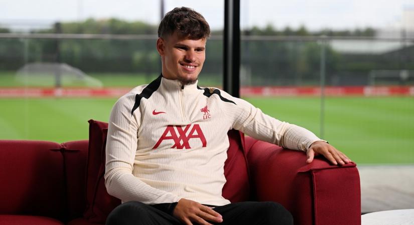 Véletlenül felfedte Kerkez mezszámát a Liverpool? Furcsa számpárra esett a választás