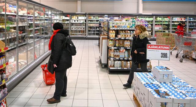 NYUGDÍJASOK – Becsapva, átverve, kisemmizve