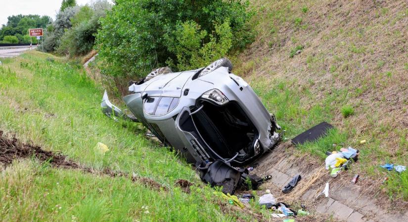 Megrázó fotók érkeztek a 21-esen történt baleset helyszínéről  videó