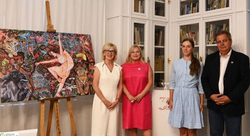 Színek és üzenetek – különleges kiállítás nyílik Nyíregyházán