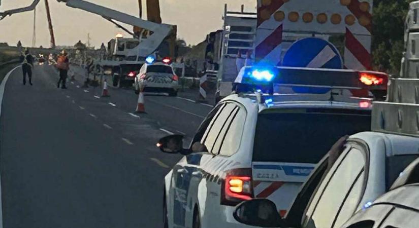 Ezért van akkora dugó szombaton este az M5-ösön Kecskemétnél, mintha a fél ország arra menne